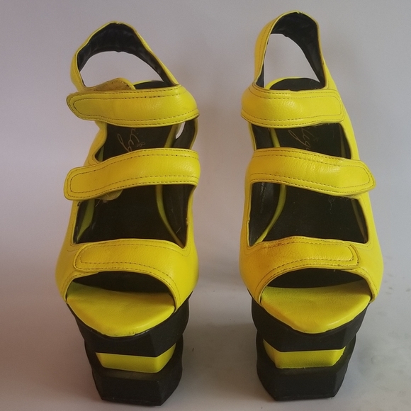 Size 10 Privileged Yellow & Black Velcro Heels - Picture 3 of 11